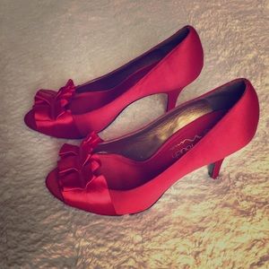 {Touch Of Nina} Classy open toe pumps! 👠